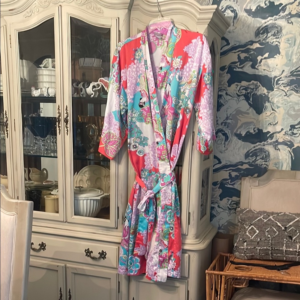 Natori women’s Satin Geisha Girl Kimono Robe M